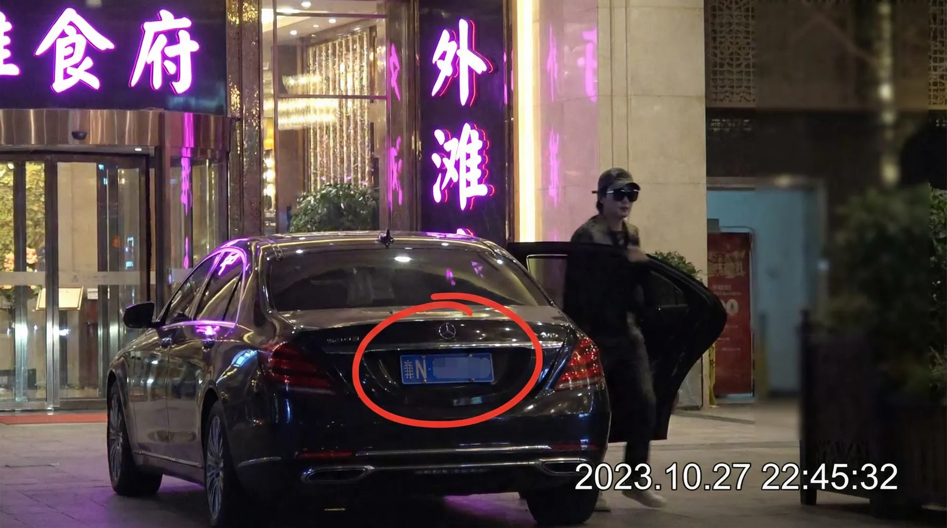 博业体育平台网站 - 豪车餐厅外偷拍